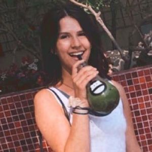 Meet your Posher, Cera